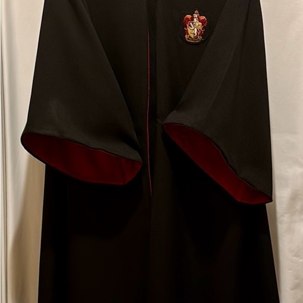 AUTHENTIC LIKE NEW ! The Wizarding World Of Harry Potter Gryffindor Black Robe - Picture 6 of 14